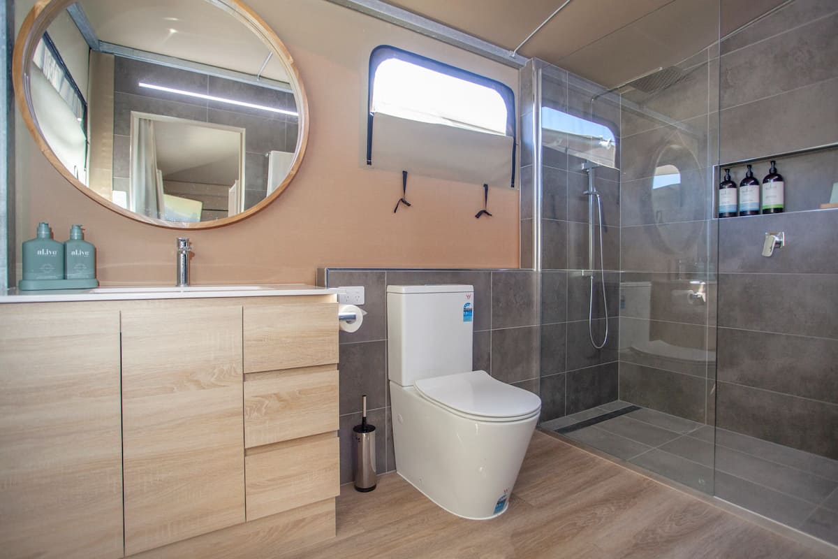 Kamar Double Mewah untuk 1 Orang | Kamar mandi