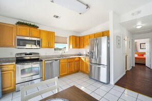 Mikroaaltouuni, uuni, liesi, astianpesukone