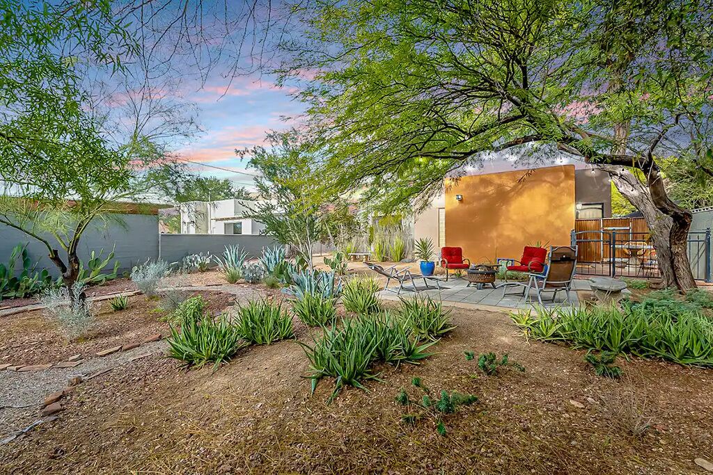 Historic Studio Guesthouse w/ Private Yard Near UA - Low Summer Rates! 🌞