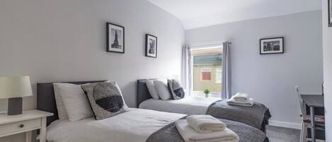 2 عدّة غرف نوم ومكواة/لوح كي وواي فاي