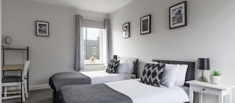 Hawthorn House-Sleeps 4-Pet friendly-Parking