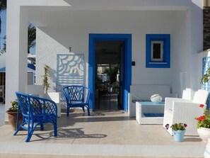 Terrace/patio - 2Bed Villa - Private Pool - Steps from the Beach! (Perivolia Larnaca)