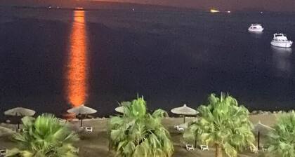 3-Bed Apartment with Sea View Sleeps 6