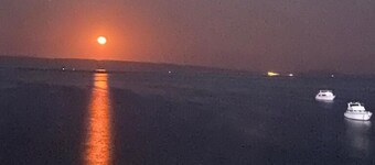 3-Bed Apartment with Sea View Sleeps 6