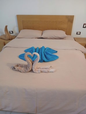 3 bedrooms, iron/ironing board, WiFi, bed sheets