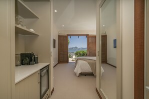 Free minibar, in-room safe, blackout drapes, free WiFi - Mercury Ridge  (Cooks Beach)