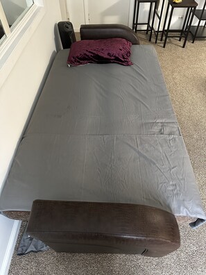 1 Schlafzimmer, Schreibtisch, Bügeleisen/Bügelbrett, Reisekinderbett