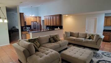 智能电视、电脑显示器