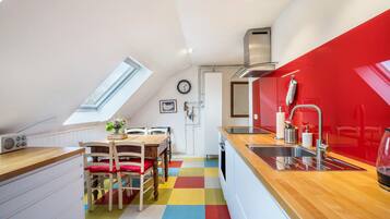 Réfrigérateur, four, plaque de cuisson, lave-vaisselle