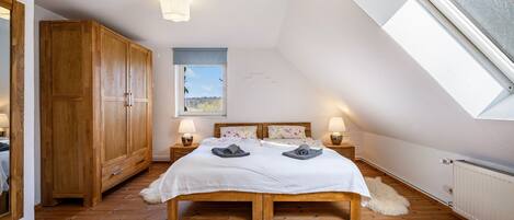 1 bedroom, free WiFi, bed sheets