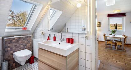 Apartment "Voßberg Ferienwohnung 2" with Shared Garden & Wi-Fi