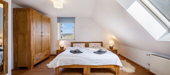 Apartment "Voßberg Ferienwohnung 2" with Shared Garden & Wi-Fi