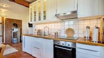 KĂŒhlschrank, Ofen, Herdplatte, GeschirrspĂŒler