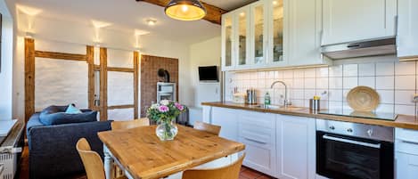 Kühlschrank, Ofen, Herdplatte, Geschirrspüler