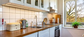 Apartment "Voßberg Ferienwohnung 1" with Shared Terrace & Wi-Fi