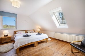 4 bedrooms, free WiFi, bed sheets