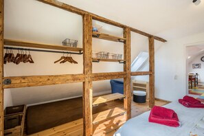 4 bedrooms, free WiFi, bed sheets