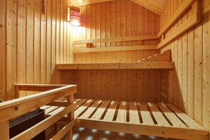 Sauna - Apartment 'Ullo´s Schwalbennest  ' with Private Terrace, Shared Garden and Wi-Fi (Lütow)