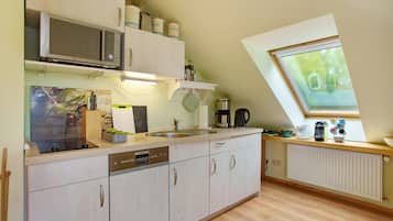 Refrigerador, microondas, parrilla de estufa y lavavajillas