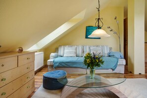 Una televisión, un reproductor estéreo