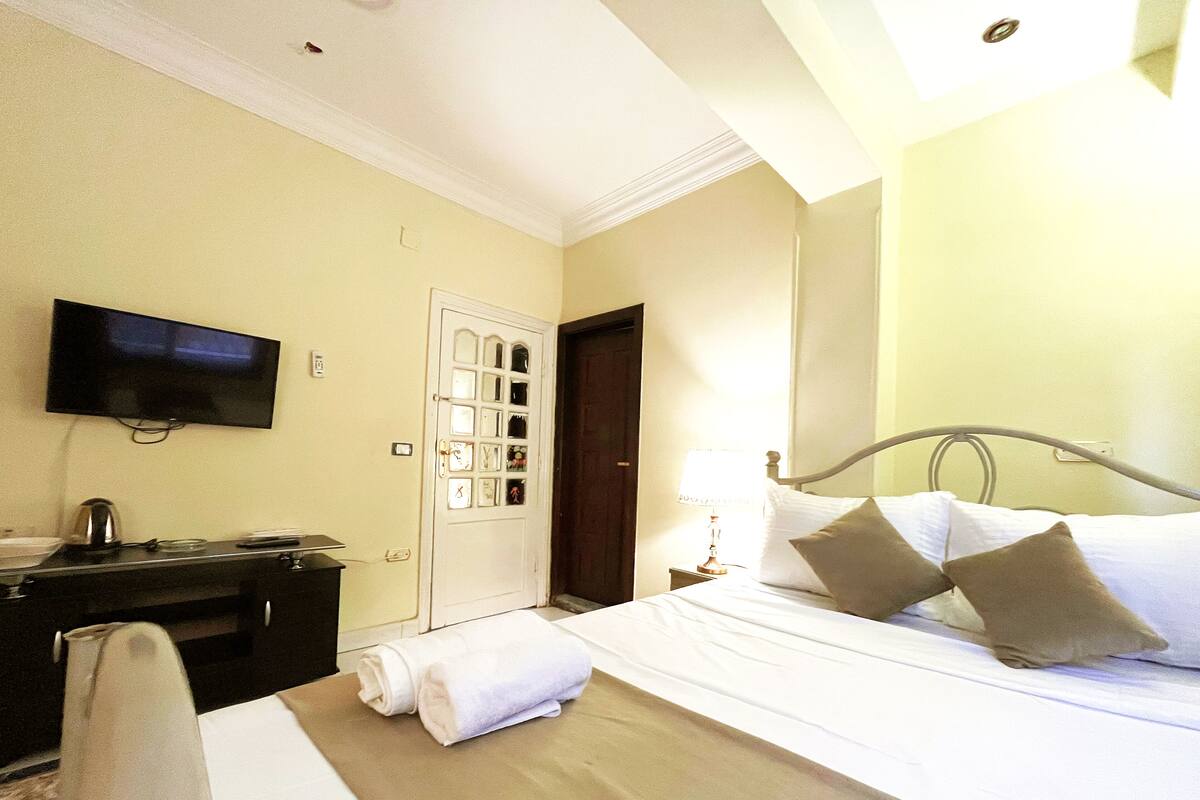 Minibar, in-room safe, desk, blackout curtains