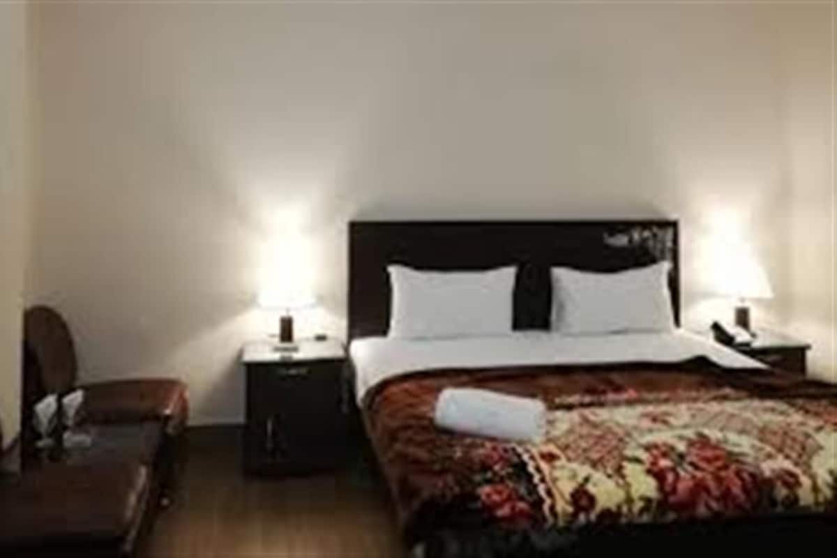 Chambre Simple Deluxe | Fer et planche Ă repasser