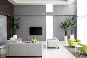 Fernseher, Stereoanlage