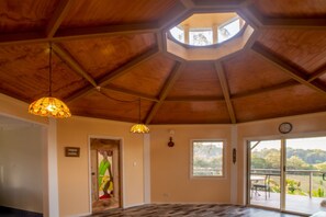 Interior - Secluded Rural Oasis: Misty Mornings and Expansive, Far Mountain Views (Dunbible)