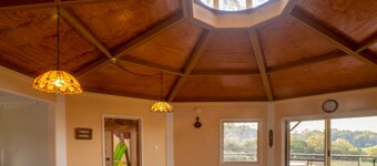 Secluded Rural Oasis: Misty Mornings and Expansive, Far Mountain Views