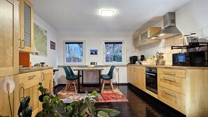 Fridge, microwave, oven, stovetop - City vacation apartment for two adults and one child up to 3 years. (Bad Lauterberg im Harz)