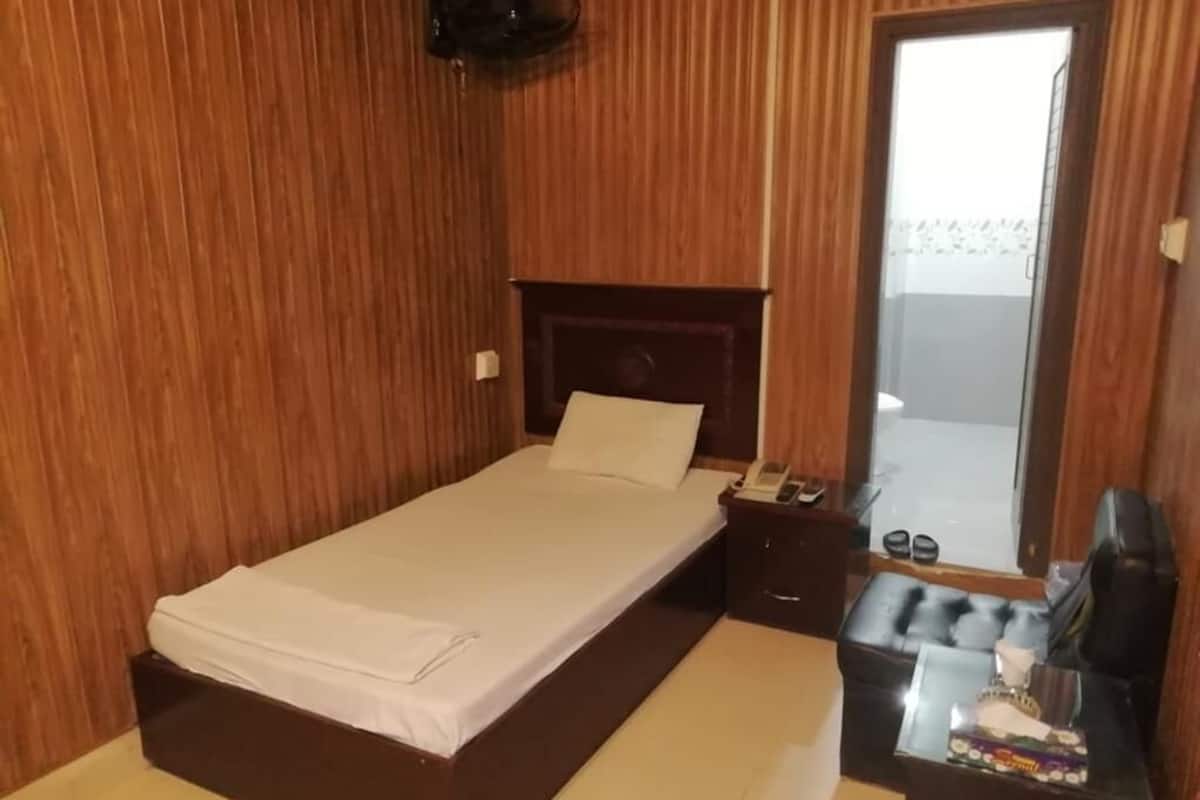 Deluxe Double Room | Iron/ironing board