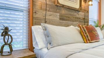 3 chambres, bureau, fer et planche Ă repasser, lit parapluie