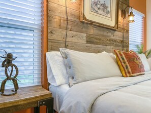 3 Schlafzimmer, Schreibtisch, Bügeleisen/Bügelbrett, Reisekinderbett