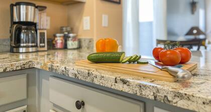 Saddle In & Kick Back: Old West Charmer w/King Bed and Putting Green