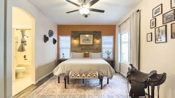 3 bedrooms, desk, iron/ironing board, travel cot
