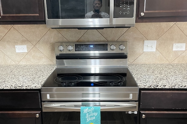 Refrigerador, microondas, horno, placa de cocina