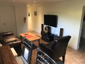 Smart-TV, DVD-spiller og musikkbibliotek