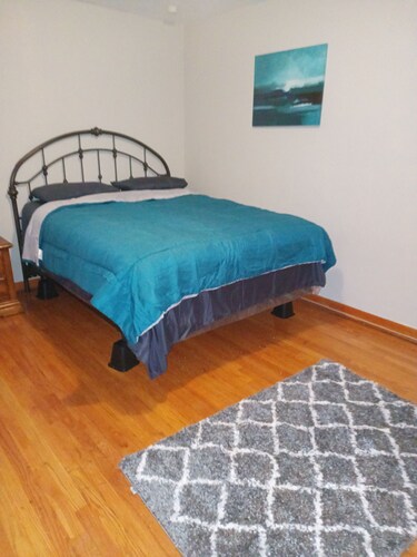 Comfortable and Close to Everything in Town