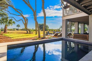 Unclassified image, 4 of 50, button