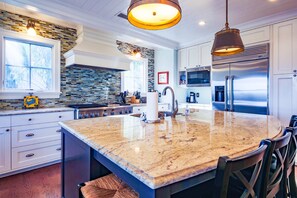 Fridge, microwave, dishwasher, coffee/tea maker