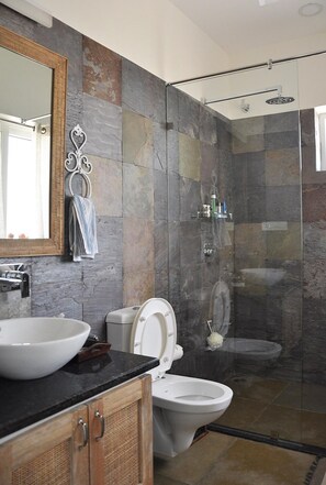 Shower, towels, soap, shampoo - Chotsa's farm House (Pachpadra)