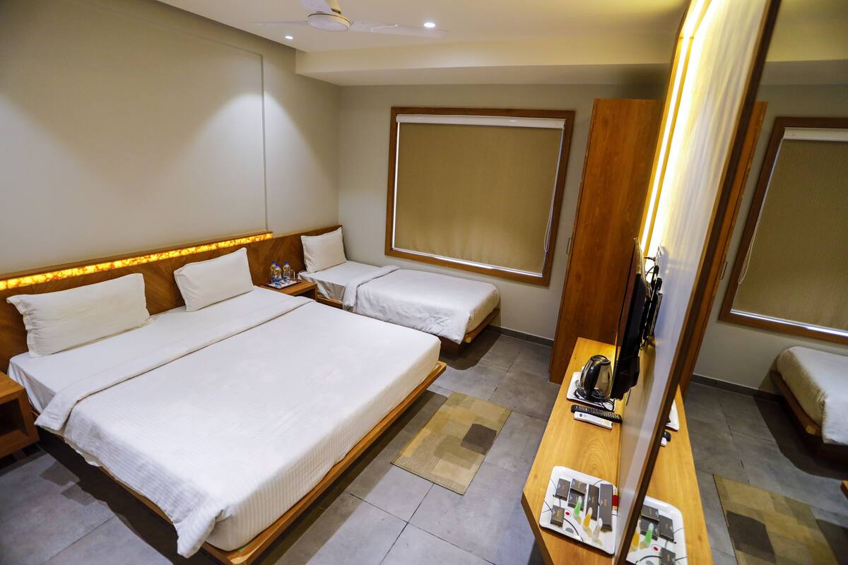 Habitación triple básica | Wifi gratis y ropa de cama