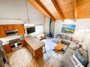 Smart TV, fireplace, books, stereo - Ski in/Ski out Park City Condo, 2 Blocks to Main Street (Park City)