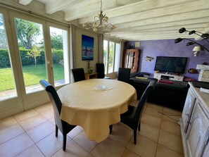 Interior - Cozy vacation home with beautiful pool, terrace and garden (Le Porge)