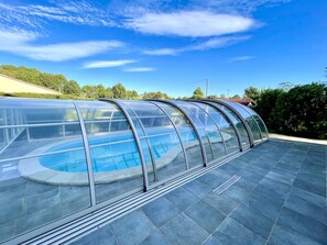 Outdoor pool, a heated pool - Cozy vacation home with beautiful pool, terrace and garden (Le Porge)