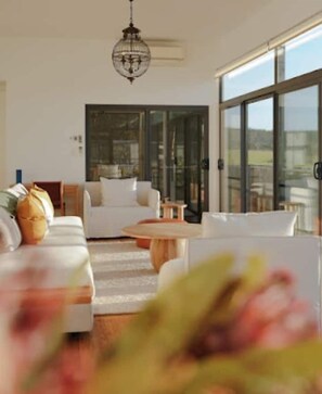 TV, fireplace - Apollo's Rest Home Away (North Bruny)