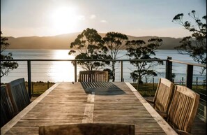 Outdoor dining - Apollo's Rest Home Away (North Bruny)