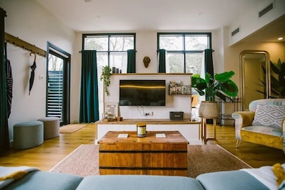5 star couples hideaway in the country, enjoy privacy and space - w hot tub