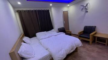 Deluxe Room | Iron/ironing board