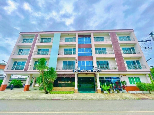 Vista frontal de la propiedad